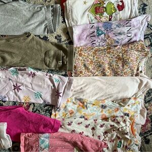 Size 4T girls clothing purge. 10 cute tops, 7 leggings, 1 pair old navy jeans!